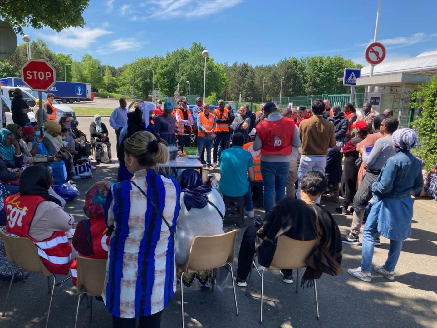 Guyancourt (Yvelines), ce jeudi. Sur les 120 salariés de la société prestataire PEI, une soixantaine est actuellement en grève.