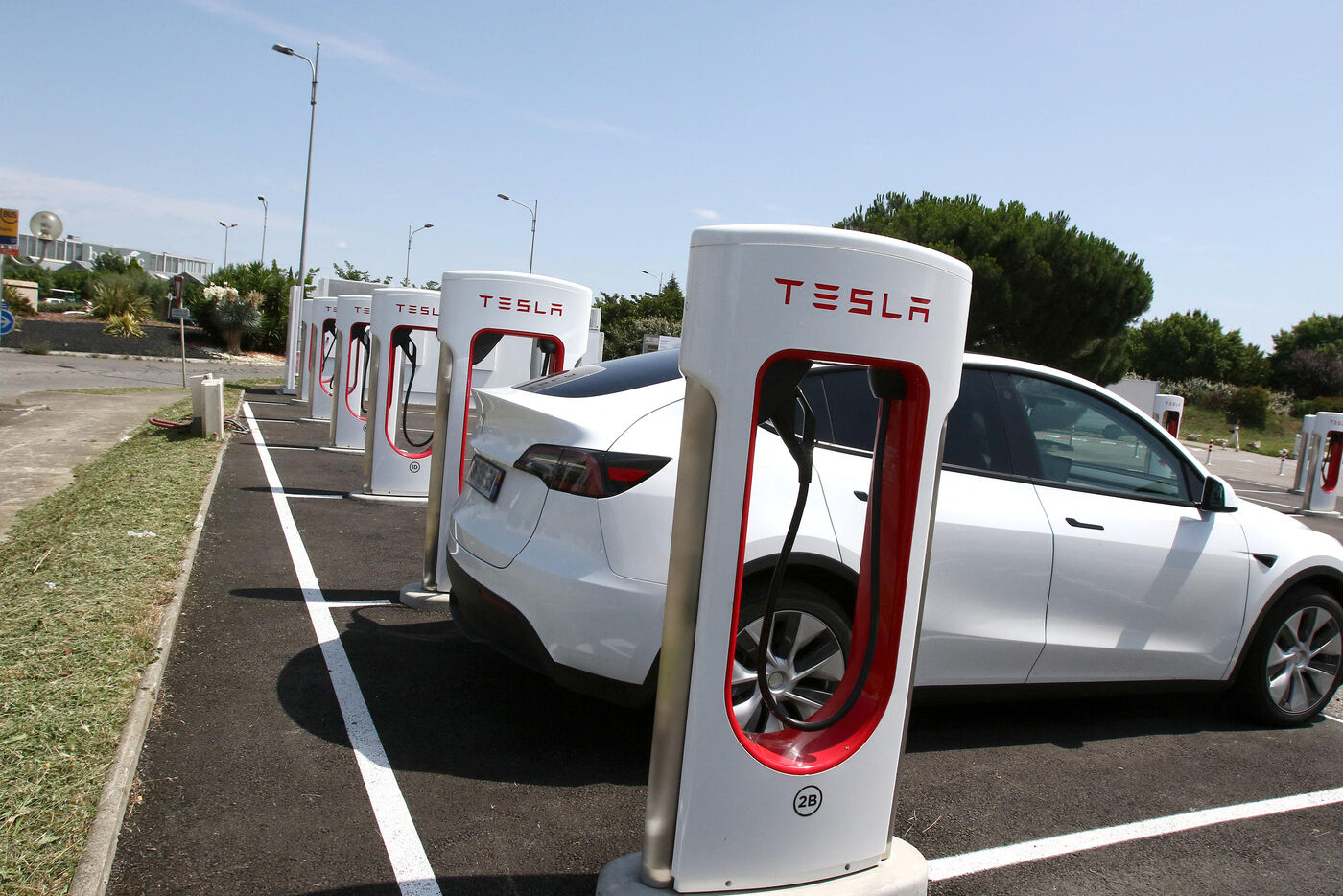En janvier 2025, les ventes de Tesla ont chuté de 45,2 % en Europe par rapport à l’année précédente. Hans Lucas via AFP/Sebastien Lapeyrere