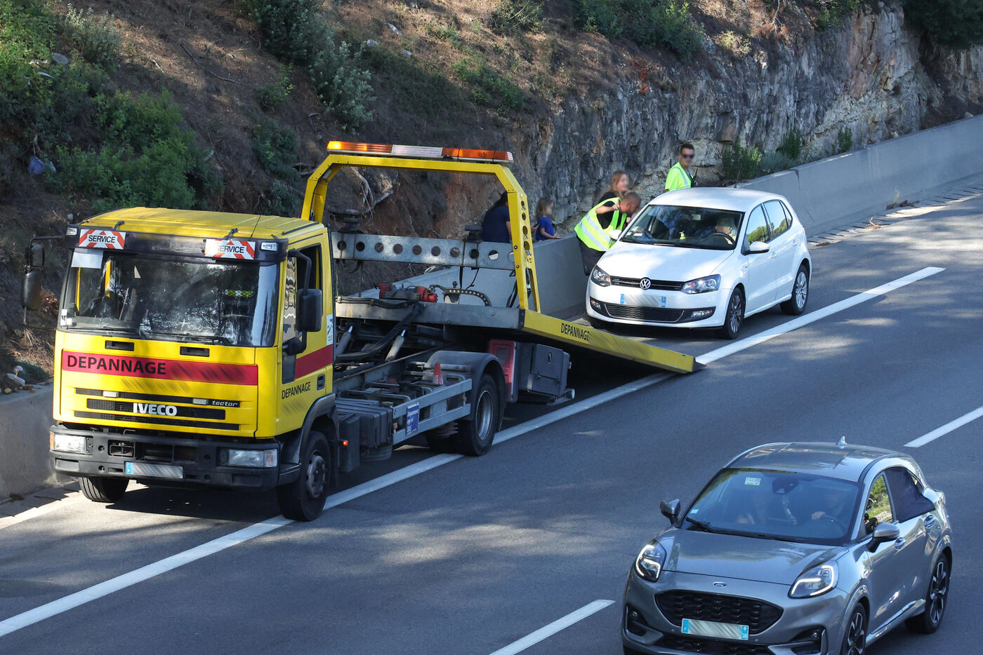 Le prix d'un dépannage sur autoroute a augmenté de 21% en dix ans, passant en moyenne de 123 euros en 2014 à 148 euros désormais. SIPA/Sispeo