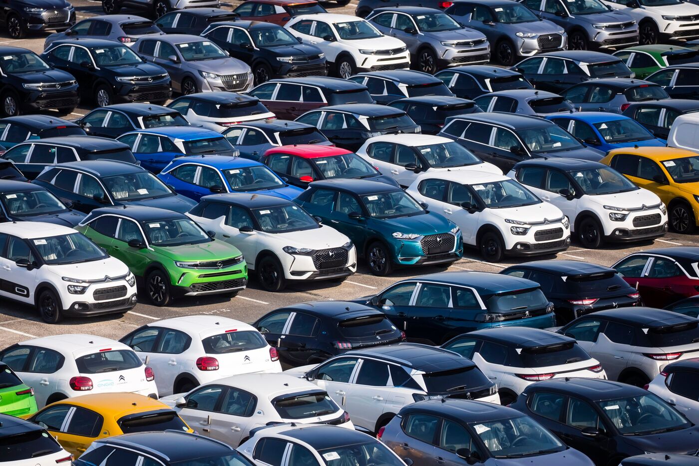 Poissy (Yvelines), avril 2021. C'est de l'usine de Poissy, la dernière à produire encore des voitures en Île-de-France, que sortent notamment les SUV Opel Mokka et DS3 Crossback. Vincent Isore/IP3