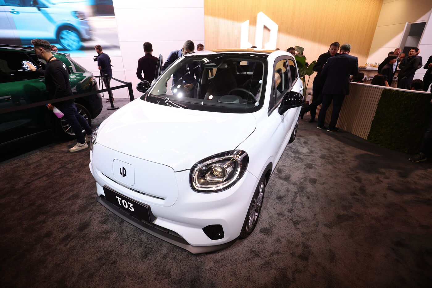Salon de l'auto de Paris, ce lundi 14 octobre. La T03 est une petite citadine électrique proposée à 19 500 euros par le constructeur chinois Leapmotor. LP/Olivier Arandel