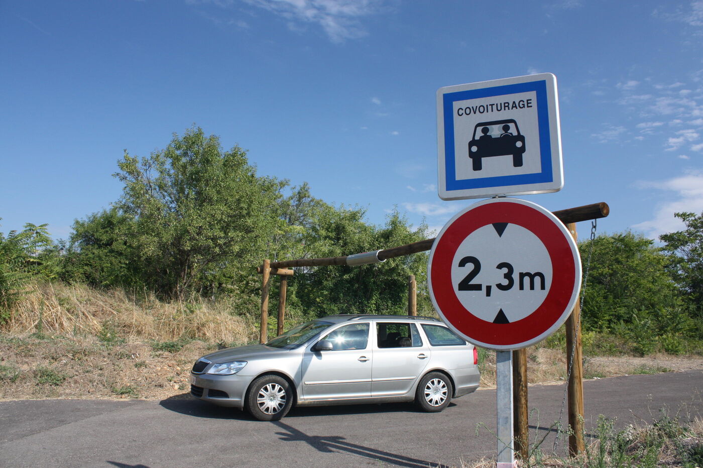 A La Rochelle (Charente-Maritime), les conducteurs covoitureurs touchent de 2 à 4 euros par passager transporté et par trajet jusqu’à 20 kilomètres. Au-delà, et jusqu’à 40 kilomètres, 0,10 € est proposé par kilomètre supplémentaire et par passager. Les plus assidus peuvent ainsi économiser jusqu’à 120 euros par mois. LP/ Matthieu Turel (Illustration)