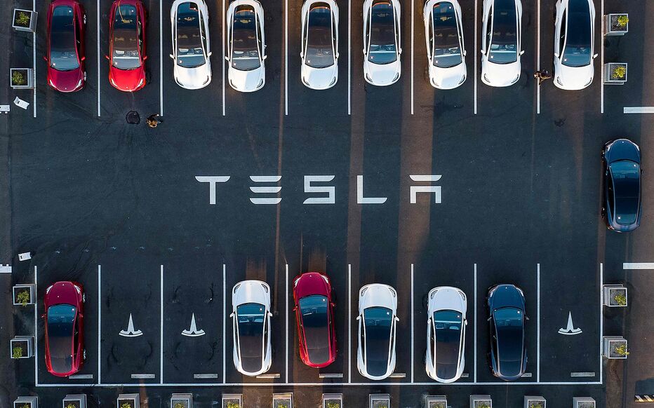 Ce ralentissement des ventes intervient alors que le dirigeant de l'entreprise, Elon Musk, est un allié très proche de Donald Trump. AFP/Josh Edelson