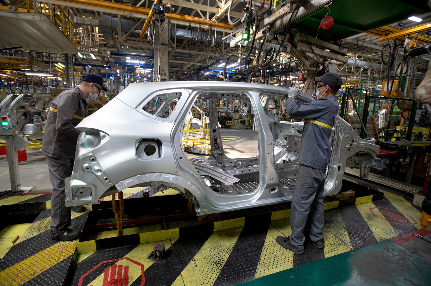 Les constructeurs automobiles en Russie sont autorisés, faute de puces électroniques ou de pièces détachées, de jouer sur les normes de sécurité ou environnementales pour pouvoir continuer les productions. D.R