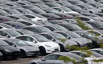 Les immatriculations de Tesla ont continué de chuter en France en avril 2024, avec une baisse de près de 60 % par rapport au même mois il y a un an. REUTERS/Benoit Tessier