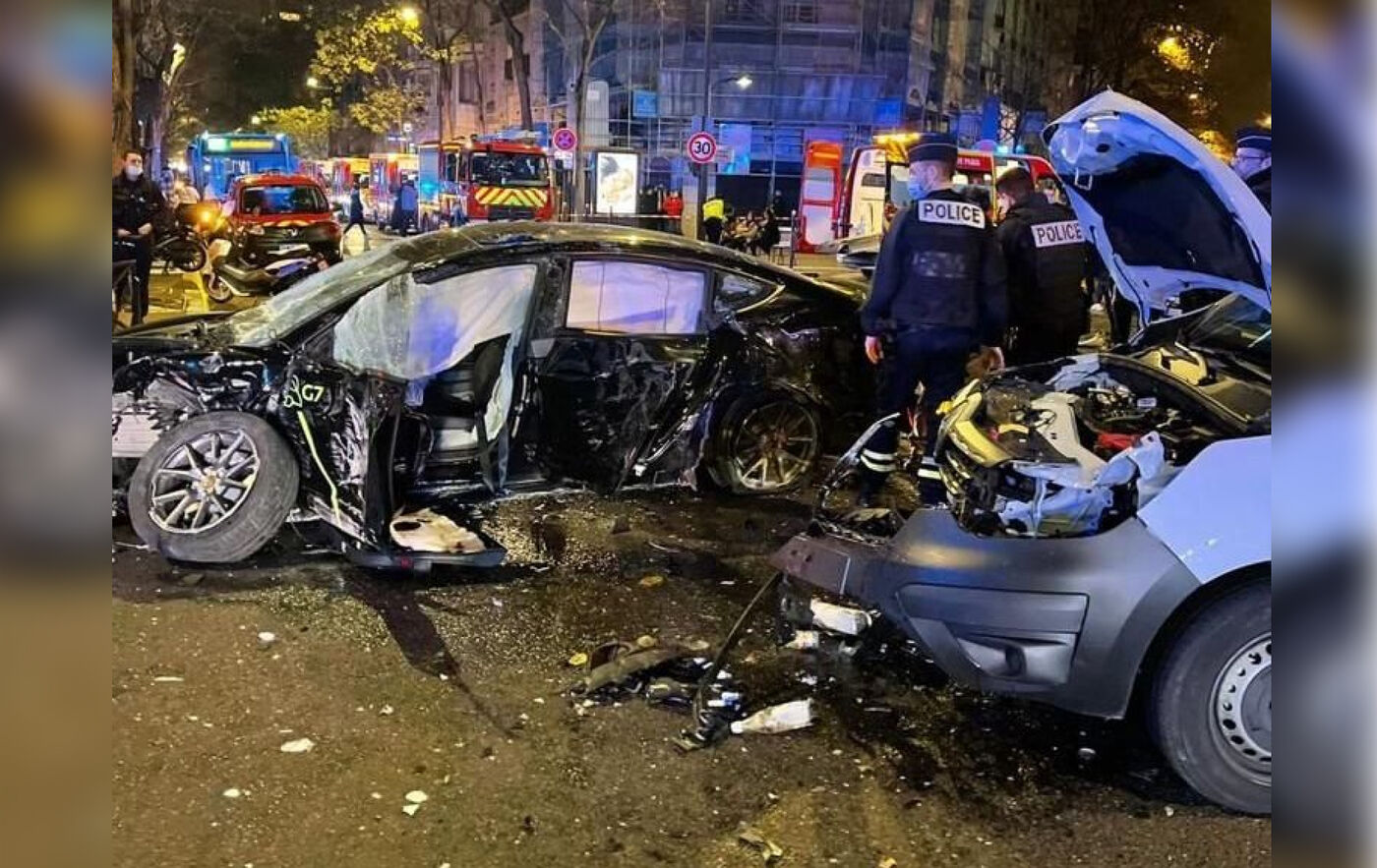 Paris (XIIIe), le samedi 11 décembre 2021. Un cycliste avait été tué et 21 autres personnes blessées dans la course folle de la Tesla. Le bureau d’enquête sur les accidents de transport terrestre a rendu son rapport ce jeudi 21 novembre sur les causes de l'accident. DR