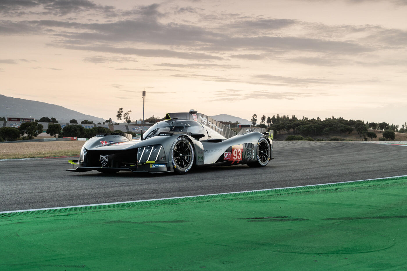 La 9x8, nouveau fleuron de la longue lignée des bolides de Peugeot pour la course, a été dévoilée ce jeudi 19 mai. TIBO / Peugeot