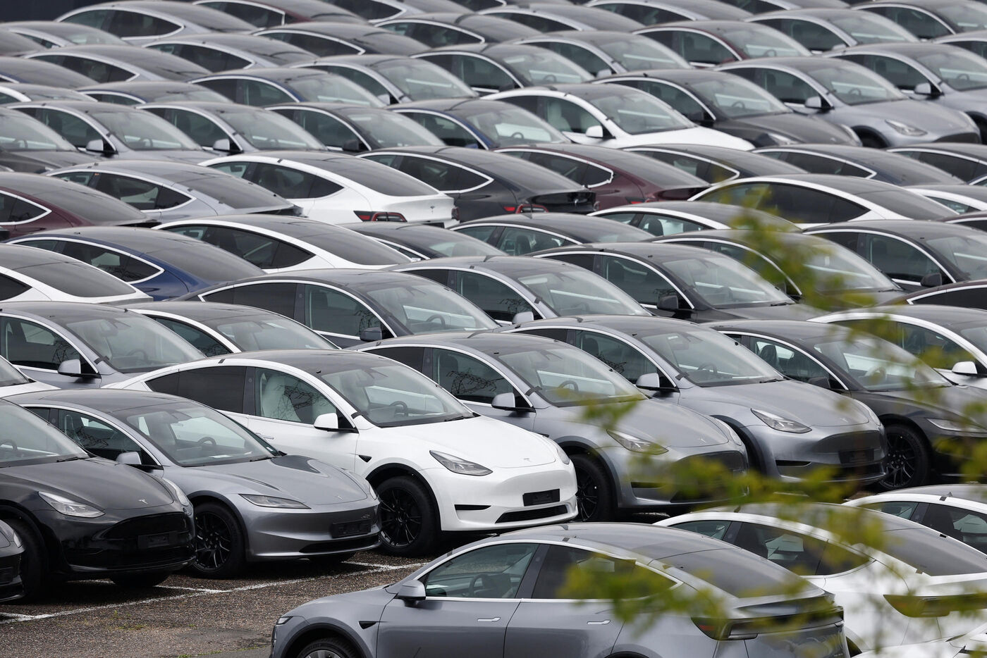 Les immatriculations de Tesla ont continué de chuter en France en avril 2024, avec une baisse de près de 60 % par rapport au même mois il y a un an. REUTERS/Benoit Tessier
