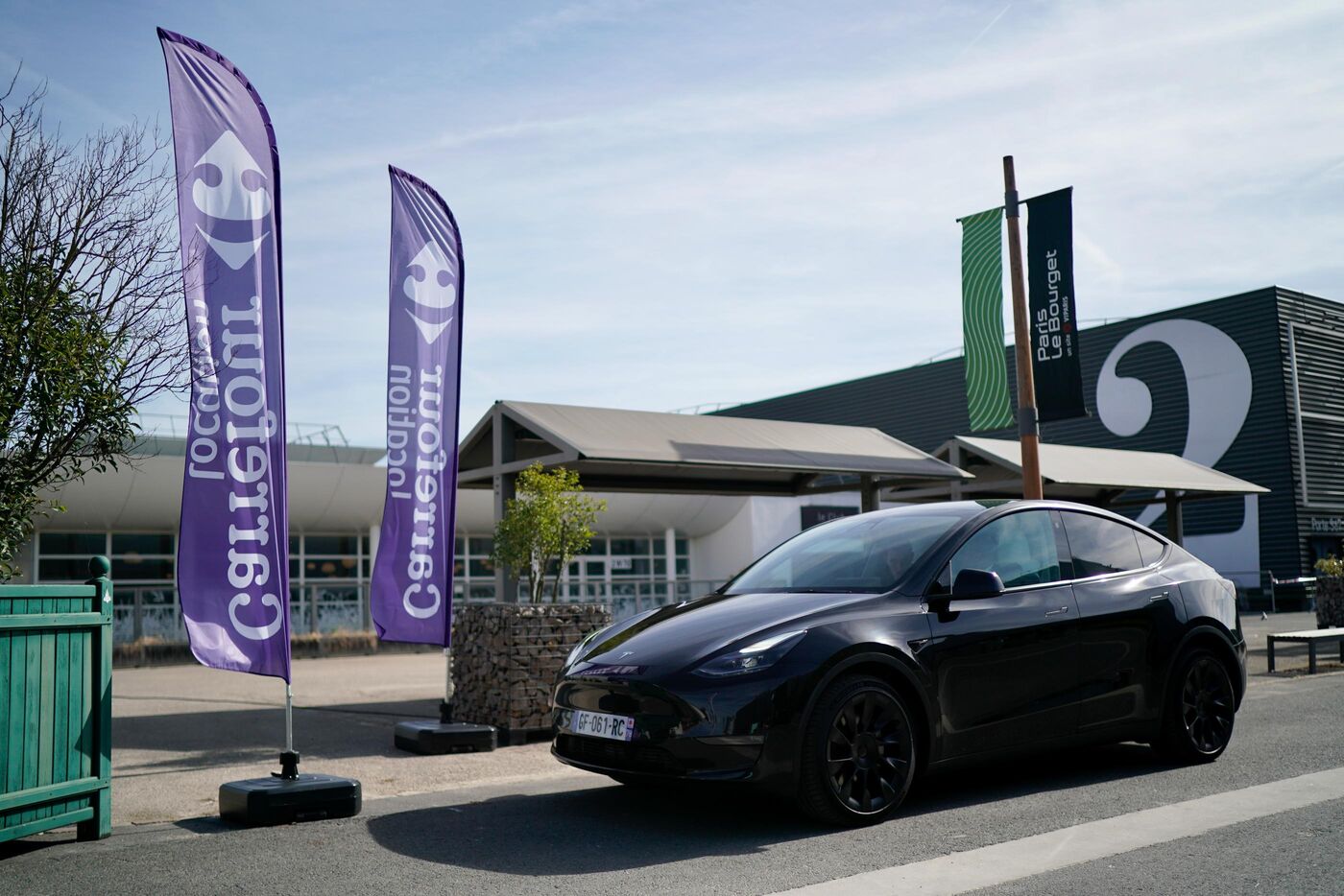 Carrefour Location accélère le développement de son offre avec l’arrivée de nouveaux véhicules de tourisme électriques dont les Tesla Model Y (photo) et Tesla Model 3. Carrefour