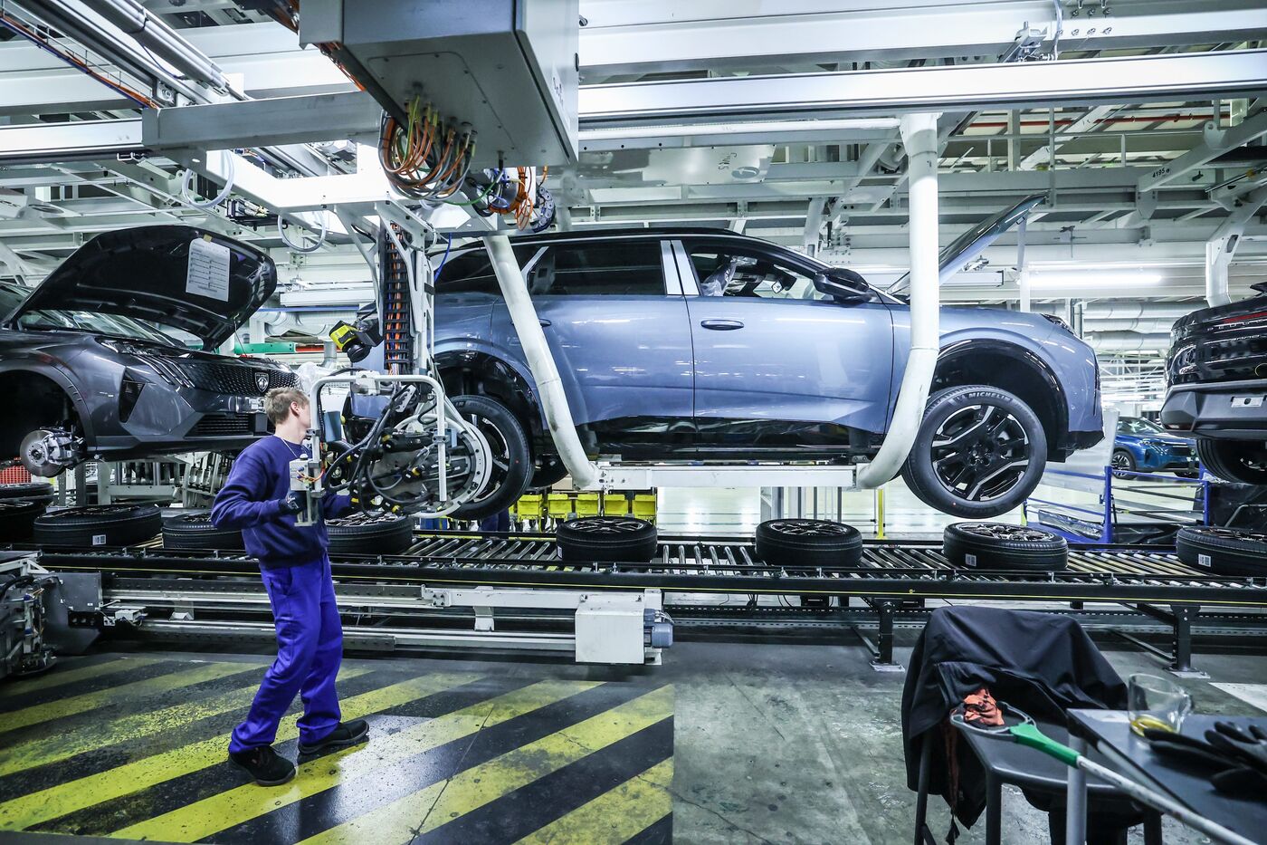 Usine du constructeur Stellantis à Sochaux, décembre 2024. Tous les constructeurs d'automobiles ne seront pas touchés de la même manière par les hausses de droits de douane décrétées par Donald Trump (Illustration). PhotoPQR/L'Est Républicain/Lionel Vadam