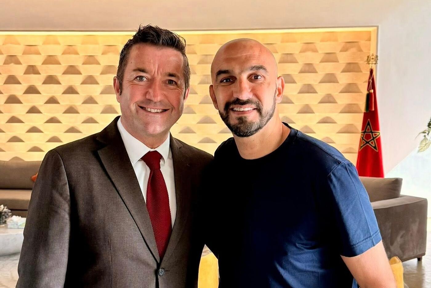 Karl Olive, député Renaissance des Yvelines, et Walid Regragui, sélectionneur de l’équipe nationale du Maroc de foot (ici à Rabat, au Maroc, jeudi) se sont rencontrés quand le premier était directeur de la communication du Dijon FC. Facebook/Karl Olive
