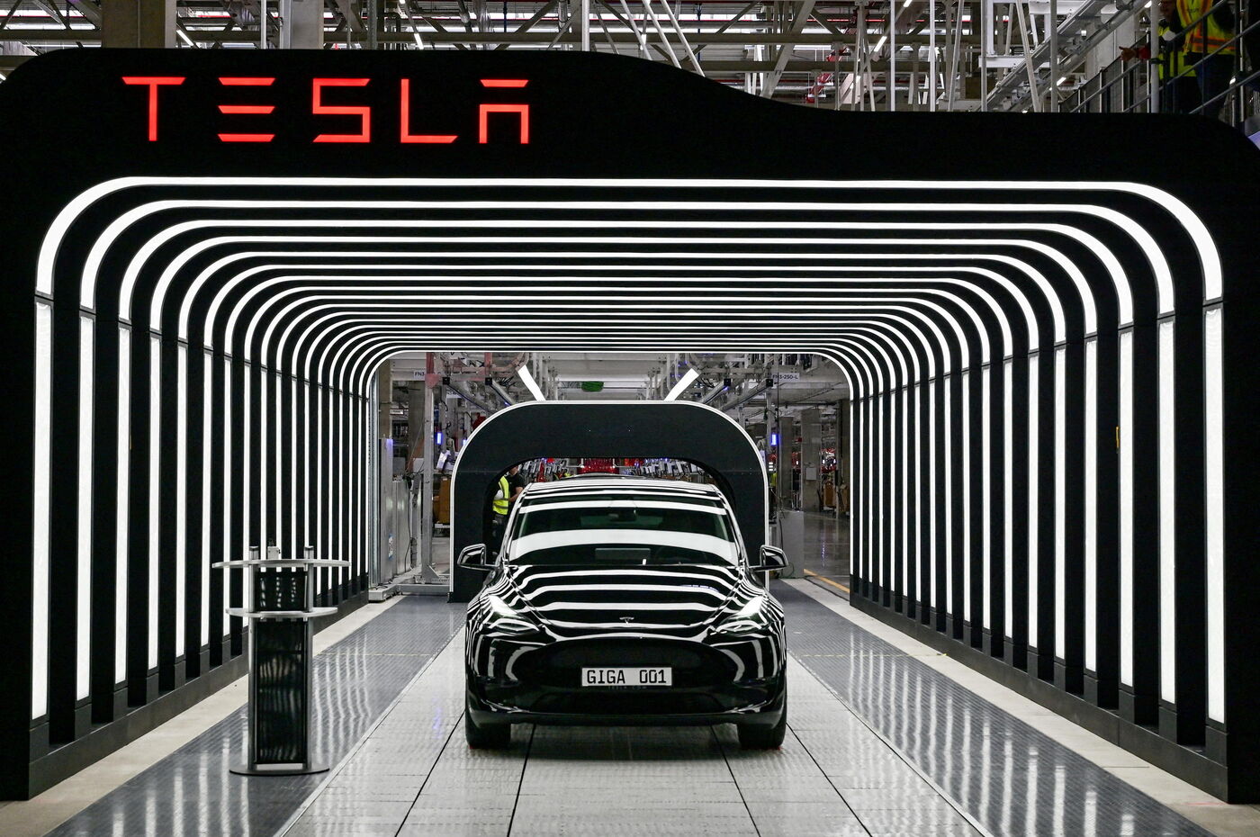 Le défaut électrique peut entraîner « un ralentissement de la vitesse (de fonctionnement) du processeur central » de la voiture, ainsi qu’un potentiel dysfonctionnement de l’écran tactile, a indiqué le régulateur des marchés (SAMR). REUTERS/Patrick Pleul
